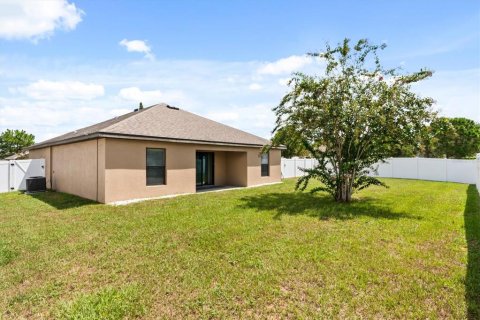 House in Tavares, Florida 3 bedrooms, 126.53 sq.m. № 1910278 - photo 3
