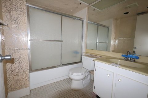 Condo in Coconut Creek, Florida, 2 bedrooms  № 1947812 - photo 13