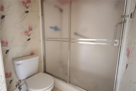 Condo in Coconut Creek, Florida, 2 bedrooms  № 1947812 - photo 11