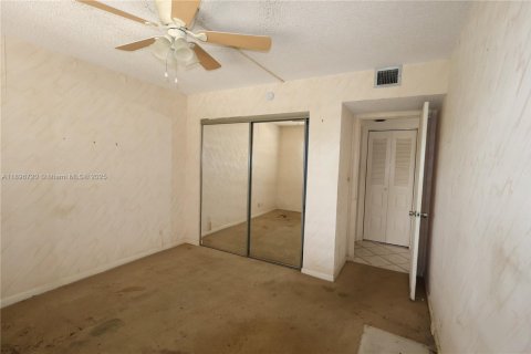 Condo in Coconut Creek, Florida, 2 bedrooms  № 1947812 - photo 15
