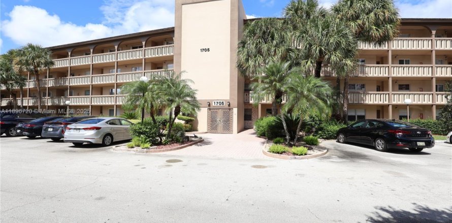 Condo in Coconut Creek, Florida, 2 bedrooms  № 1947812