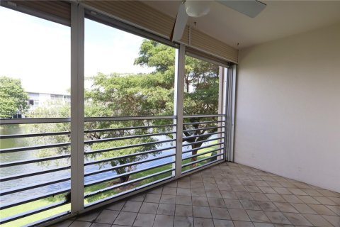 Condo in Coconut Creek, Florida, 2 bedrooms  № 1947812 - photo 7