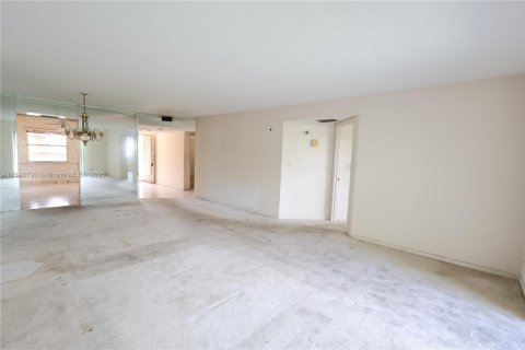 Condo in Coconut Creek, Florida, 2 bedrooms  № 1947812 - photo 6