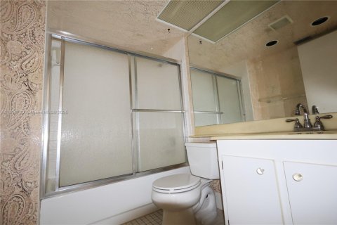 Condo in Coconut Creek, Florida, 2 bedrooms  № 1947812 - photo 17