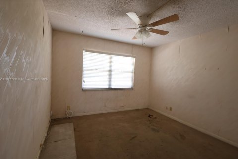 Condo in Coconut Creek, Florida, 2 bedrooms  № 1947812 - photo 14