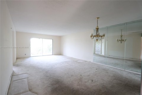 Condo in Coconut Creek, Florida, 2 bedrooms  № 1947812 - photo 4