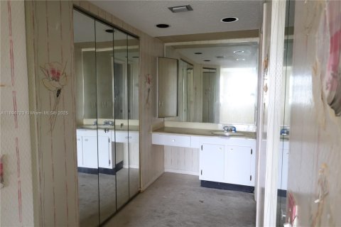Condo in Coconut Creek, Florida, 2 bedrooms  № 1947812 - photo 12