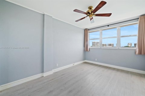 Condo in Bay Harbor Islands, Florida, 2 bedrooms  № 1764126 - photo 26