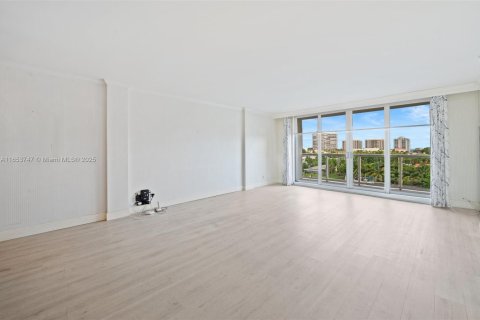 Condo in Bay Harbor Islands, Florida, 2 bedrooms  № 1764126 - photo 13