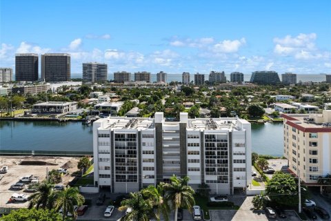 Condo in Bay Harbor Islands, Florida, 2 bedrooms  № 1764126 - photo 5