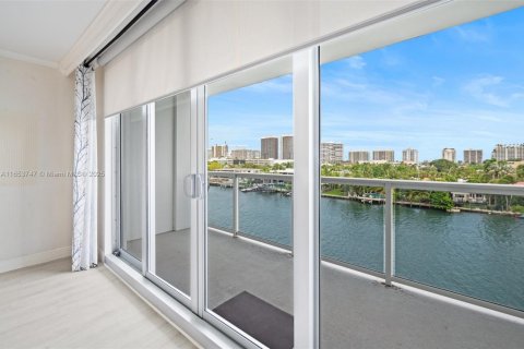Condo in Bay Harbor Islands, Florida, 2 bedrooms  № 1764126 - photo 2
