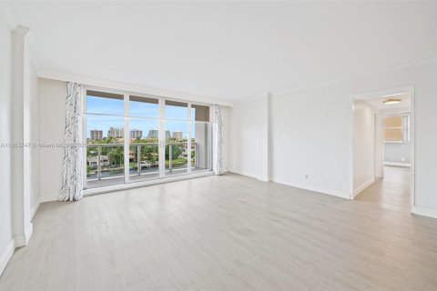 Condo in Bay Harbor Islands, Florida, 2 bedrooms  № 1764126 - photo 14