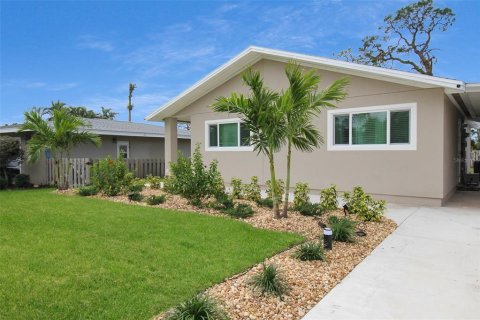 Casa en alquiler en Sarasota, Florida, 2 dormitorios, 96.8 m2 № 1647793 - foto 3