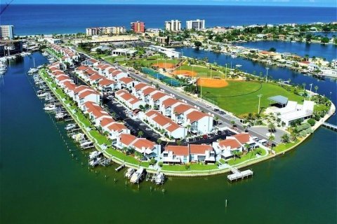 Condo in Madeira Beach, Florida, 2 bedrooms  № 1662143 - photo 2