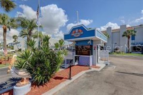Condo in Madeira Beach, Florida, 2 bedrooms  № 1662143 - photo 3