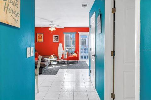 Condo in Madeira Beach, Florida, 2 bedrooms  № 1662143 - photo 6