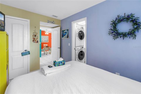 Condo in Madeira Beach, Florida, 2 bedrooms  № 1662143 - photo 25