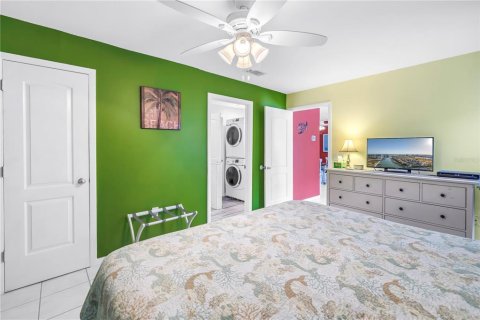 Condo in Madeira Beach, Florida, 2 bedrooms  № 1662143 - photo 21