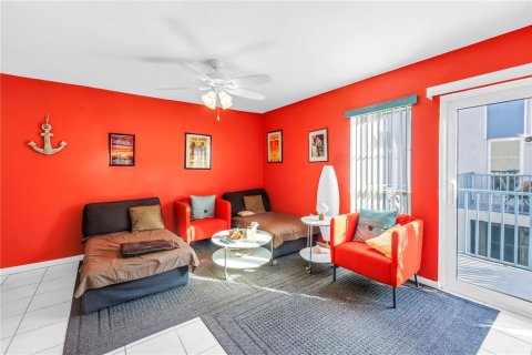 Condo in Madeira Beach, Florida, 2 bedrooms  № 1662143 - photo 18