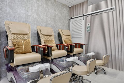 Купить коммерческую недвижимость в Майами, Флорида № 2046836 - фото 4