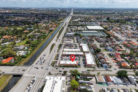 Купить коммерческую недвижимость в Майами, Флорида № 2046836 - фото 11