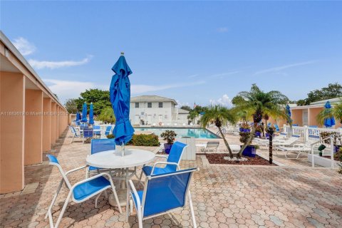 Condo in Fort Lauderdale, Florida, 2 bedrooms  № 1929982 - photo 21