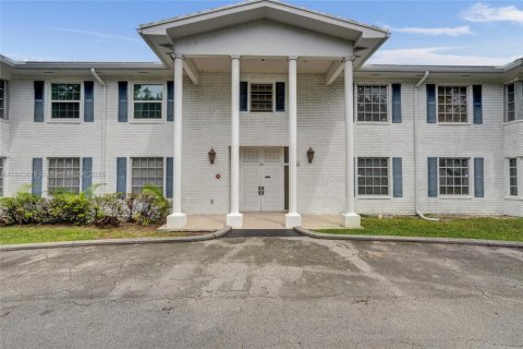 Condo in Fort Lauderdale, Florida, 2 bedrooms  № 1929982 - photo 4