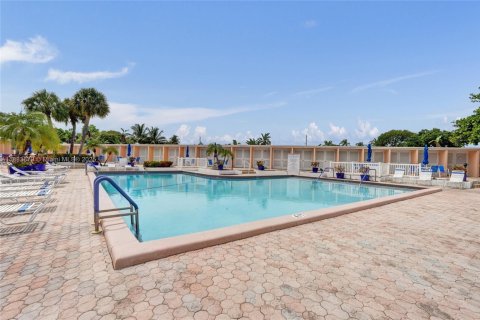 Condo in Fort Lauderdale, Florida, 2 bedrooms  № 1929982 - photo 19