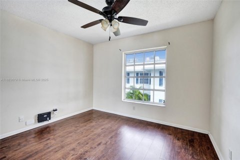 Condo in Fort Lauderdale, Florida, 2 bedrooms  № 1929982 - photo 15