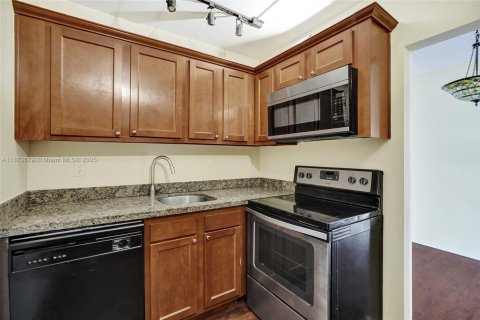 Condo in Fort Lauderdale, Florida, 2 bedrooms  № 1929982 - photo 8