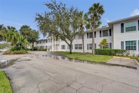 Condo in Fort Lauderdale, Florida, 2 bedrooms  № 1929982 - photo 26