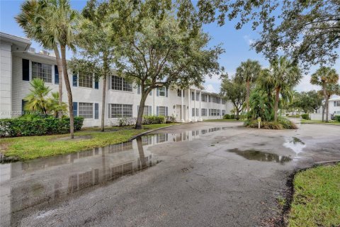 Condo in Fort Lauderdale, Florida, 2 bedrooms  № 1929982 - photo 25