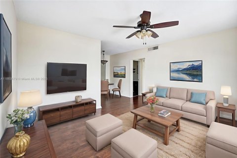 Condo in Fort Lauderdale, Florida, 2 bedrooms  № 1929982 - photo 1