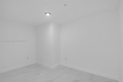 Condo in Miami, Florida, 2 bedrooms  № 1968449 - photo 25