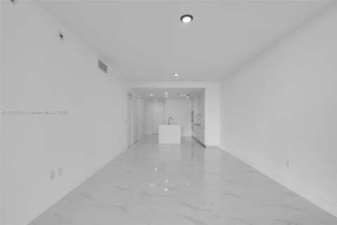 Condo in Miami, Florida, 2 bedrooms  № 1968449 - photo 17