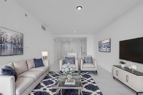 Condo in Miami, Florida, 2 bedrooms  № 1968449 - photo 19