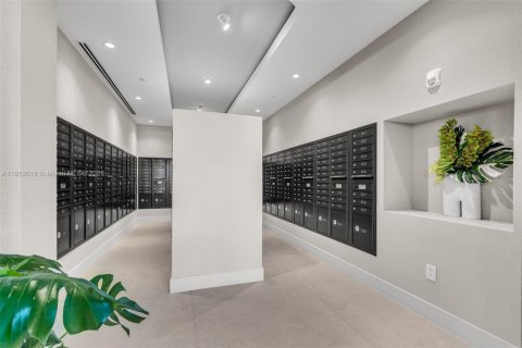 Condo in Miami, Florida, 2 bedrooms  № 1968449 - photo 10