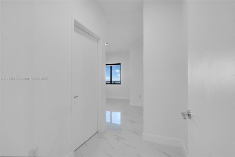 Condo in Miami, Florida, 2 bedrooms  № 1968449 - photo 27