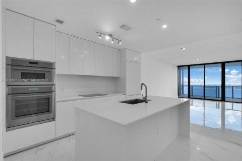 Condo in Miami, Florida, 2 bedrooms  № 1968449 - photo 21