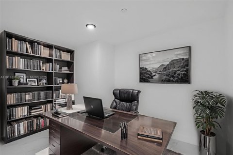 Condo in Miami, Florida, 2 bedrooms  № 1968449 - photo 26