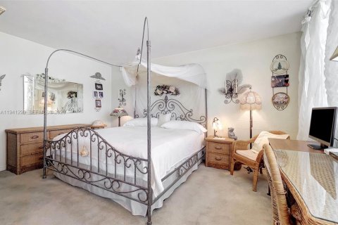 Condo in Miami Beach, Florida, 2 bedrooms  № 1998853 - photo 9