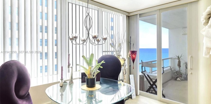 Condo in Miami Beach, Florida, 2 bedrooms  № 1998853