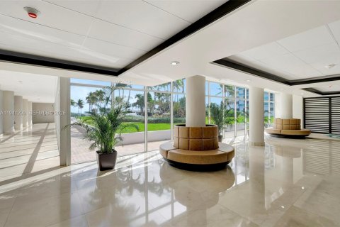 Condo in Miami Beach, Florida, 2 bedrooms  № 1998853 - photo 5