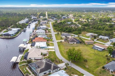 House in Port Charlotte, Florida 3 bedrooms, 229.56 sq.m. № 1592626 - photo 9