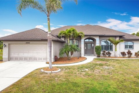 House in Port Charlotte, Florida 3 bedrooms, 229.56 sq.m. № 1592626 - photo 1