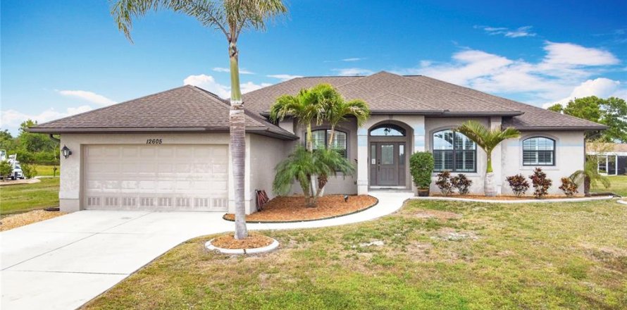 House in Port Charlotte, Florida 3 bedrooms, 229.56 sq.m. № 1592626