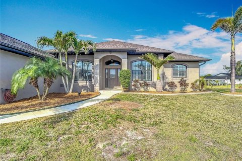 House in Port Charlotte, Florida 3 bedrooms, 229.56 sq.m. № 1592626 - photo 12