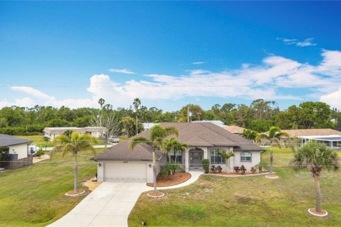 House in Port Charlotte, Florida 3 bedrooms, 229.56 sq.m. № 1592626 - photo 11
