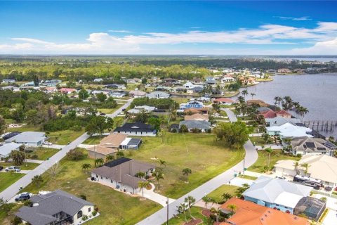 House in Port Charlotte, Florida 3 bedrooms, 229.56 sq.m. № 1592626 - photo 7