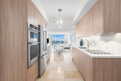 Condo in Hallandale Beach, Florida, 3 bedrooms  № 1945450 - photo 7